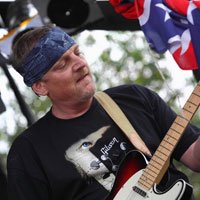 Michal Zvoníček - zpěv, kytara